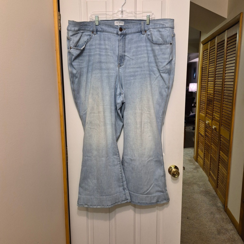 Lane Bryant Flex Magic Waistband Curvy Fit High Rise Flare Jeans Light Wash 28